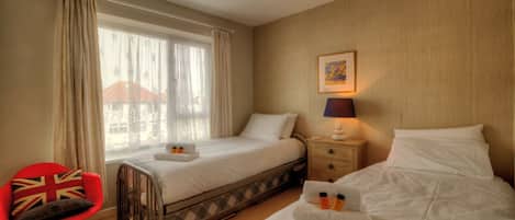 2 Schlafzimmer, Schreibtisch, Bügeleisen/Bügelbrett, WLAN