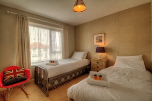 2 bedrooms, desk, iron/ironing board, WiFi