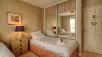 2 makuuhuonetta, työpöytä, silitysrauta/-lauta, Wi-Fi