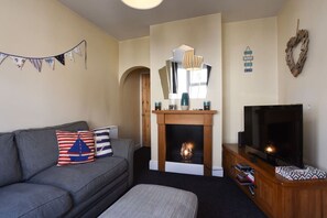 TV - Victory House | Short Walk to Southsea (Portsmouth)