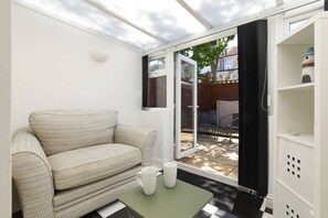 TV - Victory House | Short Walk to Southsea (Portsmouth)