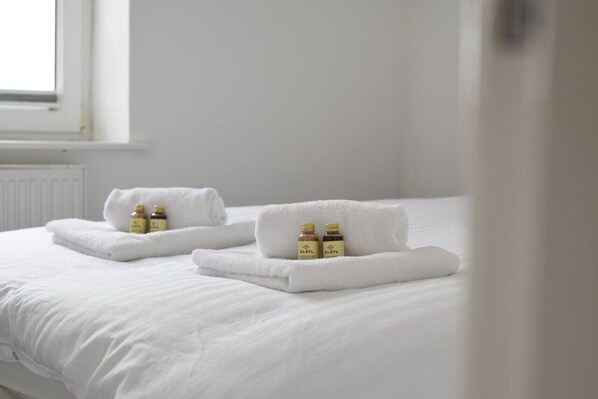 2 bedrooms, iron/ironing board, WiFi, bed sheets