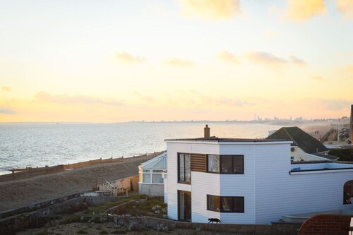 Sandy Shores | Beachfront Apartment | Sleeps 3