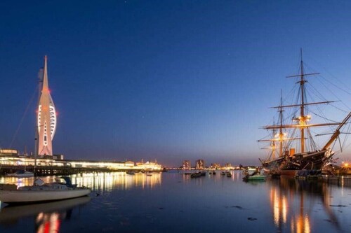 Secluded High End 2BR in Southsea w/ FREE parking!