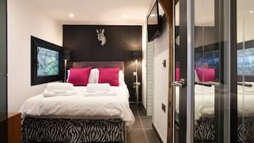 1 Schlafzimmer, Schreibtisch, BĂŒgeleisen/BĂŒgelbrett, Reisekinderbett
