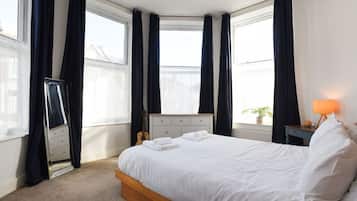 1 Schlafzimmer, Schreibtisch, Reisekinderbett, WLAN