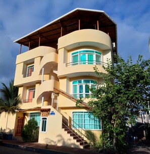 Exterior - TWO Bedrooms Apartment ON THE First Floor Forest View (Puerto Ayora)