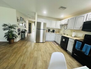 Fridge, microwave, oven, stovetop - “ Location, top accommodation, close to RSW Airport and JetBlue Park" (Lehigh Acres)
