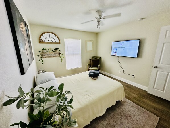 3 bedrooms, in-room safe, iron/ironing board, travel crib