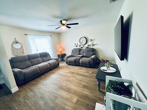 Smart TV, fireplace - “ Location, top accommodation, close to RSW Airport and JetBlue Park" (Lehigh Acres)