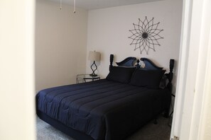 3 habitaciones, tabla de planchar con plancha, wifi y ropa de cama 