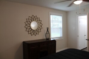 3 chambres, fer et planche à repasser, Wi-Fi, draps fournis