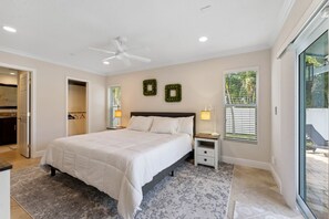 3 slaapkamers, een strijkplank/strijkijzer, reisbedje, gratis wifi