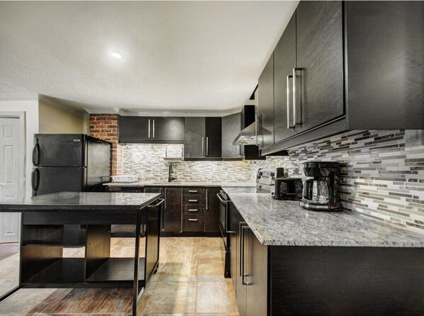 Private kitchen - Appartement Très Bien Situé Proche du Centre Ville et de Toutes le Commodité (Montréal)