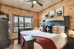 2 bedrooms, desk, iron/ironing board, free WiFi - Sunrise Mountain View~LED Hot Tub~Game Room~Minutes to Dollywood and Parkway (Sevierville)