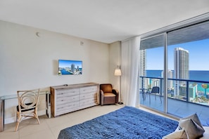 4 habitaciones, tabla de planchar con plancha, cuna de viaje y wifi 
