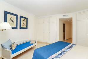 3 chambres, fer et planche à repasser, Wi-Fi gratuit, draps fournis