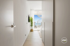 2 chambres, coffres-forts dans les chambres, fer et planche Ă repasser