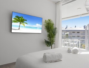 Room - Dior | Jacuzzi - Terrace - Pool (Fuengirola)