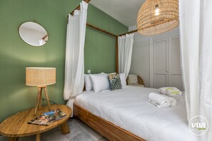 2 chambres, coffre-fort, fer et planche à repasser
