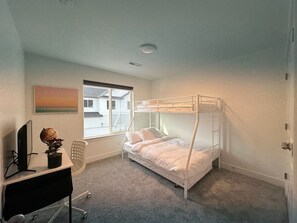 3 Schlafzimmer, Schreibtisch, Bügeleisen/Bügelbrett, kostenloses WLAN