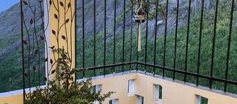 Newly remodeled 2 story home. Comfortable sleep 8