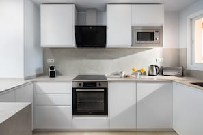 Fridge, microwave, oven, dishwasher - Alfresco Stays Mijas Costa Malibu Sparkling Sights (Mijas Costa)