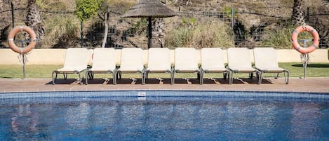 حمّام سباحة مُدفَّأ