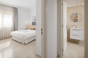 In-room safe, iron/ironing board, free WiFi, bed sheets - Alfresco Stays Mijas Costa Sea Vie (Mijas Costa)