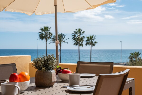Outdoor dining - Alfresco Stays Mijas Costa Sea Vie (Mijas Costa)