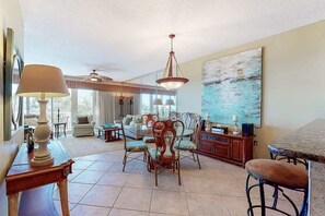 TV, offices - The Crescent 104 (Miramar Beach)