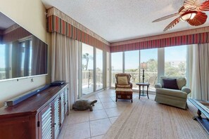 TV, offices - The Crescent 104 (Miramar Beach)