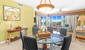 Fernseher, DVD-Player, Arbeitsbereiche