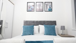 3 bedrooms, iron/ironing board, WiFi, bed sheets