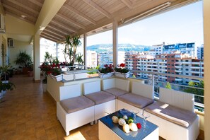 Property grounds - Vlore - Penthouse - Sleeps 7 - Hot Tub (Vlore)