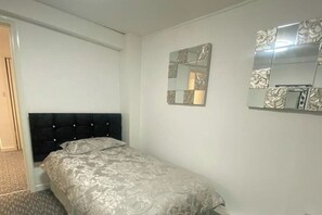 3 bedrooms, WiFi, bed sheets