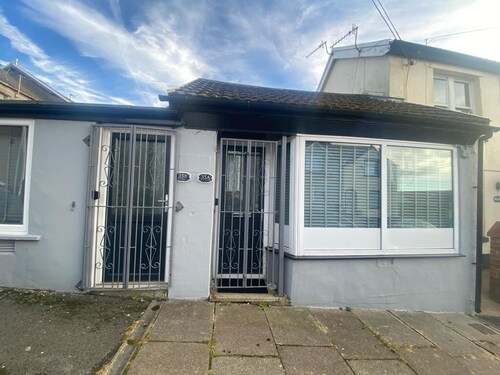 3 Bed Apartment - Sleeps 6 - Free Parking, Wifi