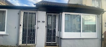 3 Bed Apartment - Sleeps 6 - Free Parking, Wifi