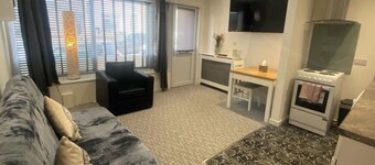 3 Bed Apartment - Sleeps 6 - Free Parking, Wifi