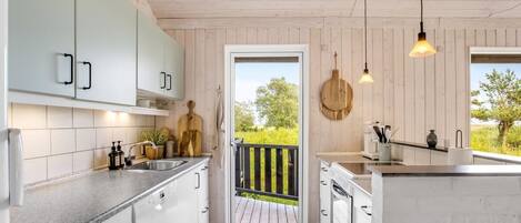 Frigorifero, microonde, lavastoviglie, pentole/stoviglie/utensili