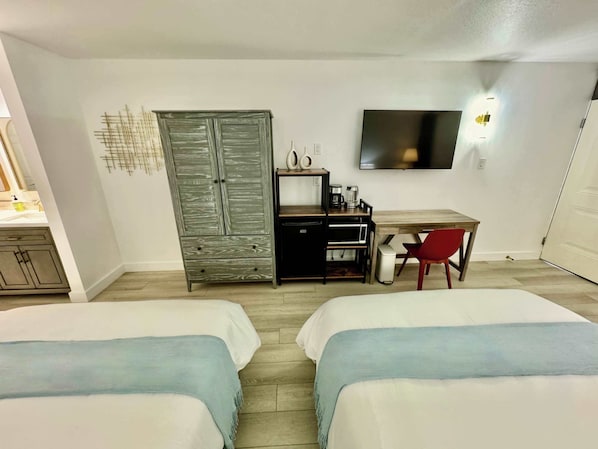 1 bedroom, desk, iron/ironing board, WiFi