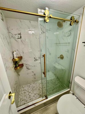 Shower, hair dryer, towels, shampoo
