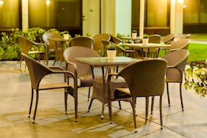 Outdoor dining - Pool - Parking - WiFi - TV - No Resort Fee! (Kissimmee)