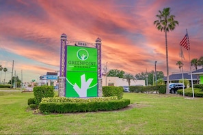 Property grounds - Pool - Parking - WiFi - TV - No Resort Fee! (Kissimmee)