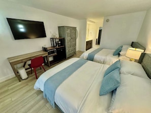 1 bedroom, desk, iron/ironing board, WiFi - Pool - Parking - WiFi - TV - No Resort Fee! (Kissimmee)