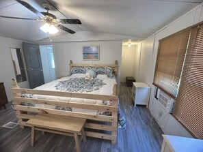 3 bedrooms, desk, iron/ironing board, free WiFi - The Blue Door (Oran)