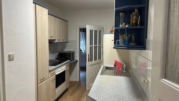 Køleskab, ovn, kogeplade, opvaskemaskine