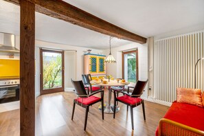 Dining - Apartment 'Ferienwohnung Karleidoskope' with Private Terrace, Private Garden and Wi-Fi (Buhlenberg)