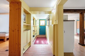 المنشأة من الداخل