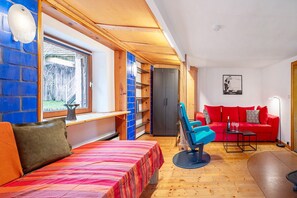 1 bedroom, free WiFi, bed sheets - Apartment 'Ferienwohnung Karleidoskope' with Private Terrace, Private Garden and Wi-Fi (Buhlenberg)